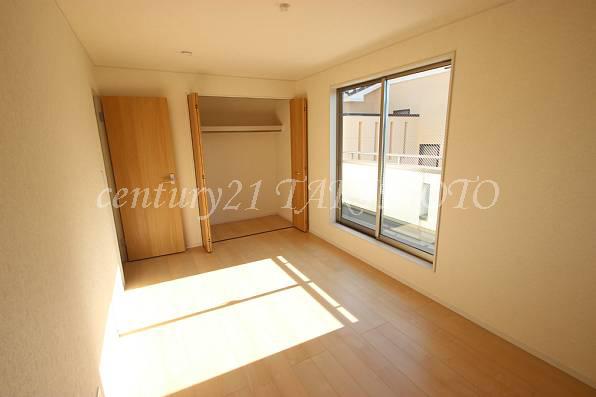 Non-living room. Bright rooms in the two-sided lighting! !