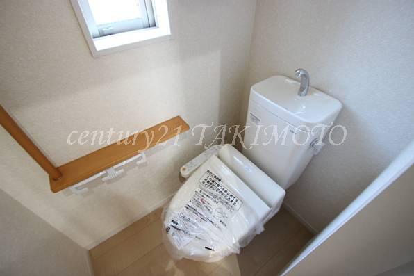 Toilet. Pat ventilation There is a window in the toilet! !