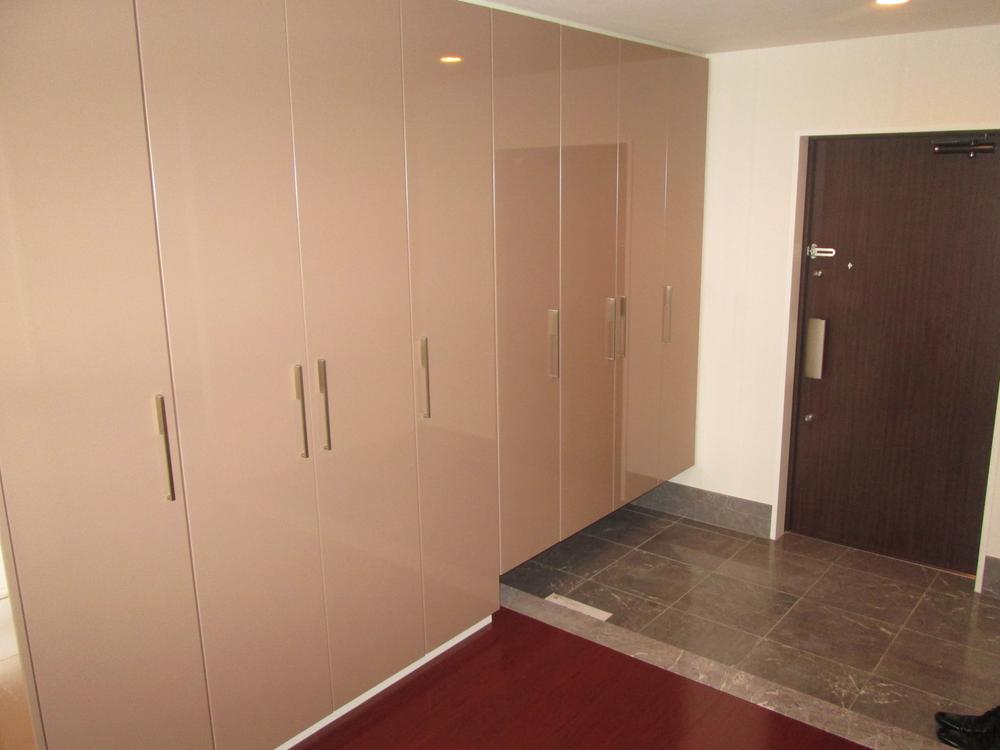 Entrance. Local (August 2013) Shooting