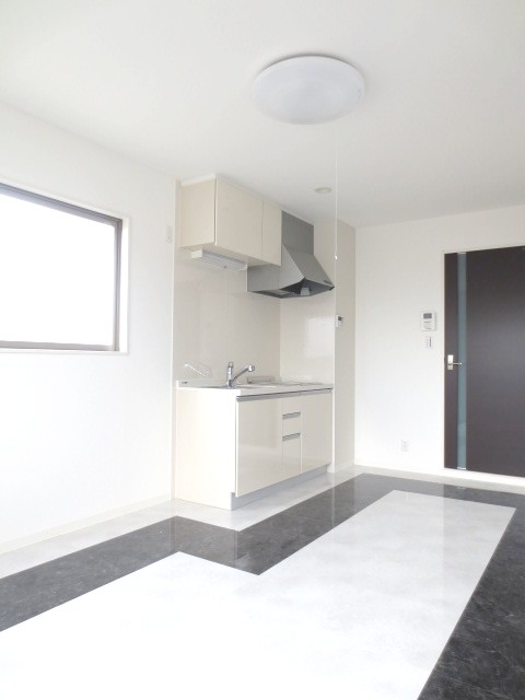 Living and room. I'd love to, Please contact us!