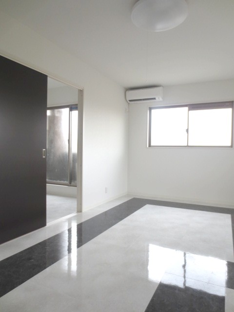 Living and room. Stylish introspection!