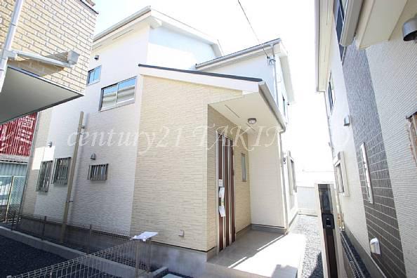 Local appearance photo. Use a strong siding to the dirt on the outer wall! !