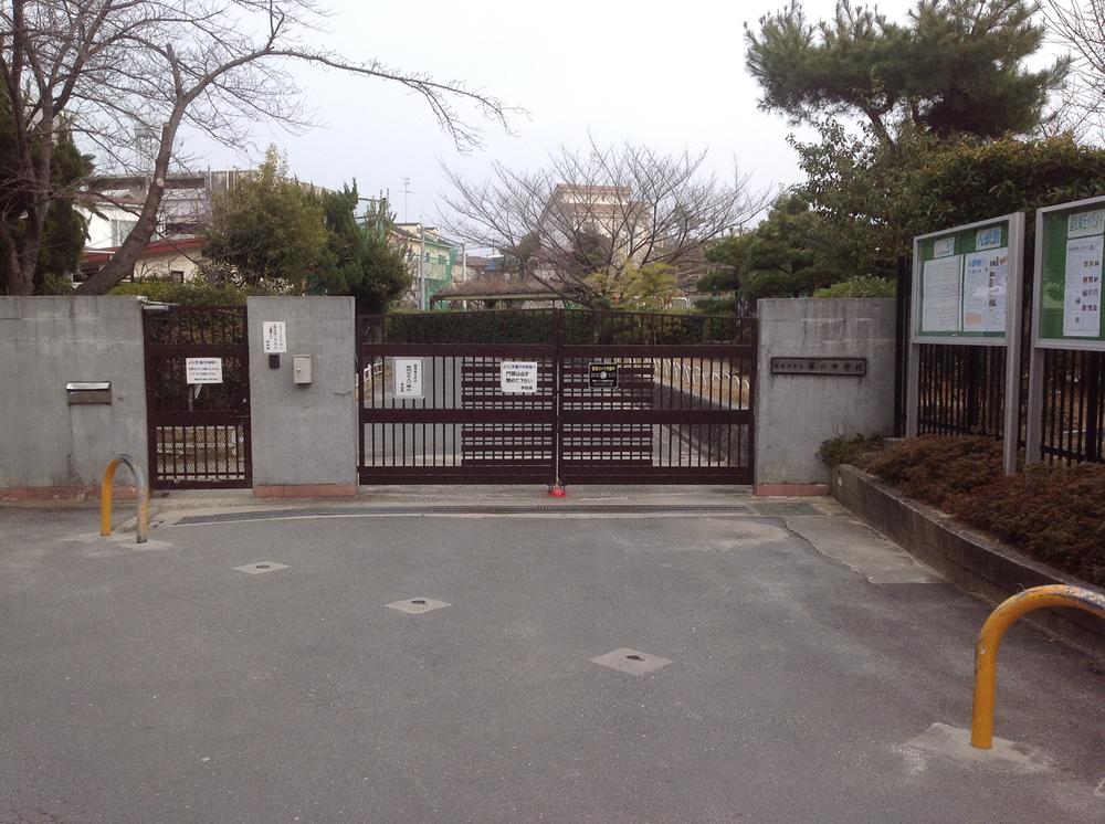 Junior high school. Neyagawa 1316m to stand sixth junior high school