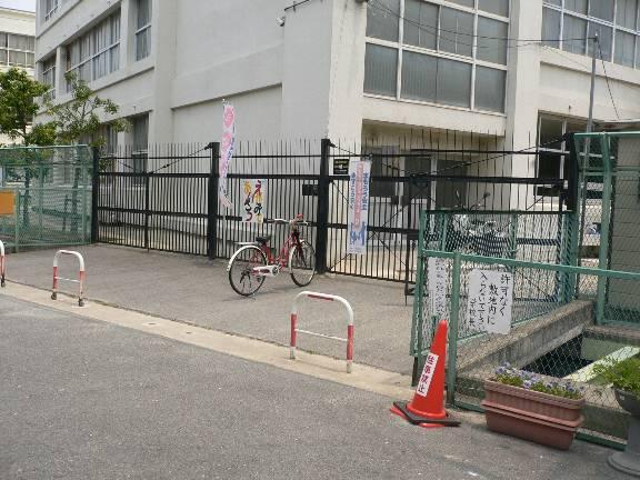 Primary school. Neyagawa Municipal Keimyung to elementary school 536m