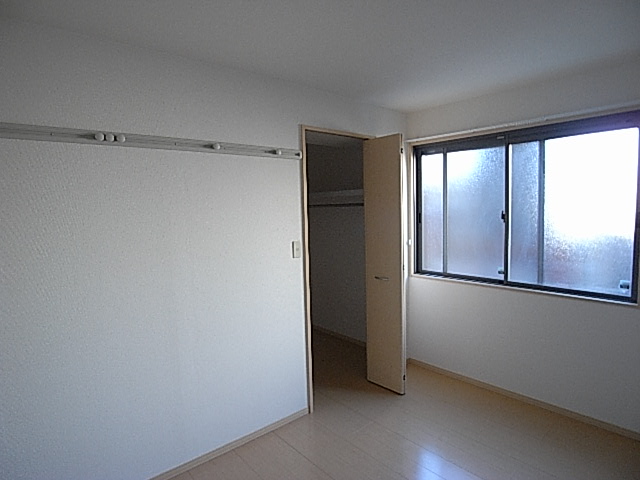 Other room space. Walking closet