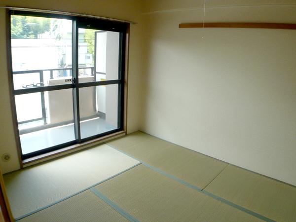 Non-living room. Japanese-style room Available