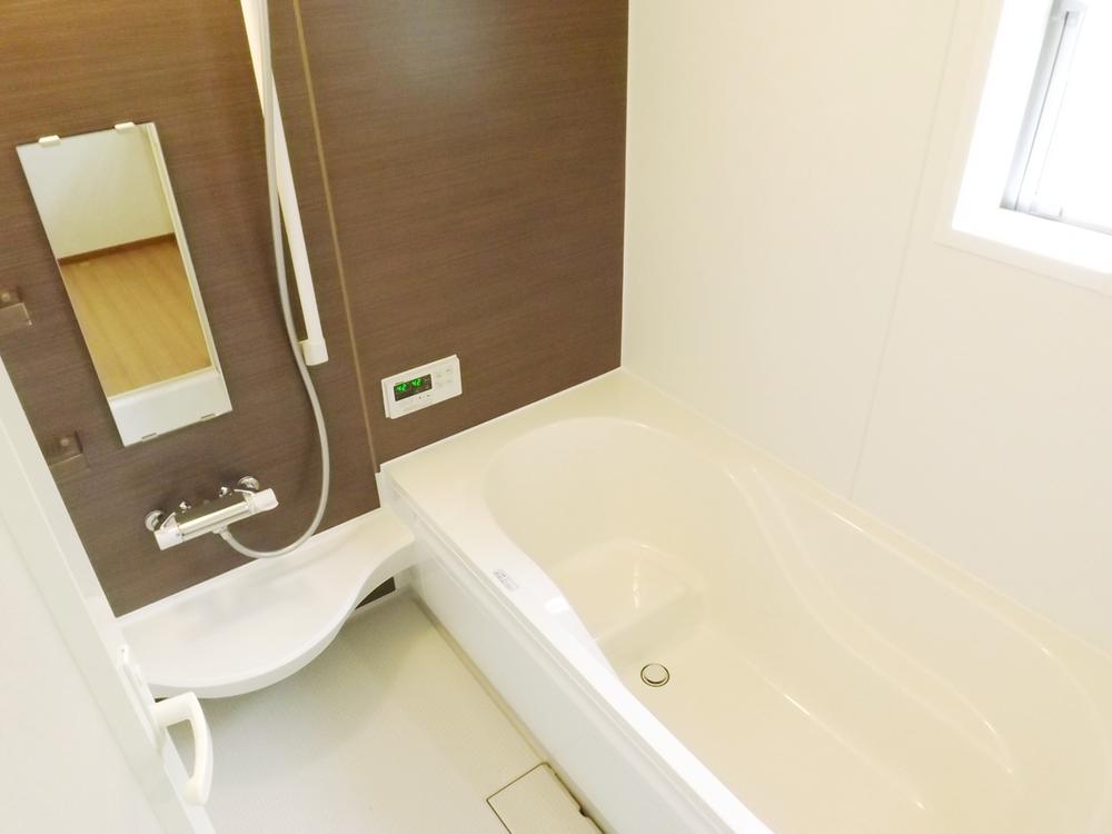 Bathroom. Local photo (bathroom) Bathroom heating dryer! Warm bath!