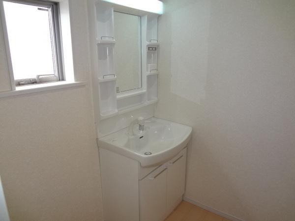 Wash basin, toilet. Vanity with excellent storage capacity and functionality