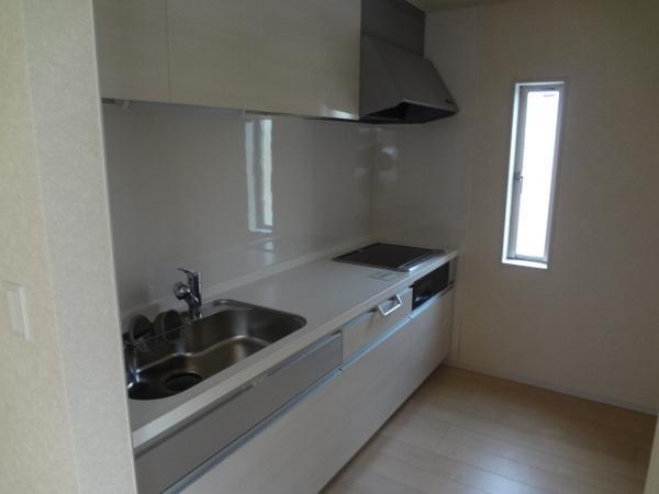 Kitchen. Easy-to-use wide type of kitchen