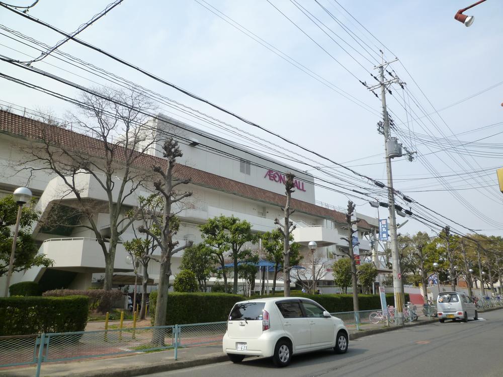 Shopping centre. 530m to Neyagawa ion Mall