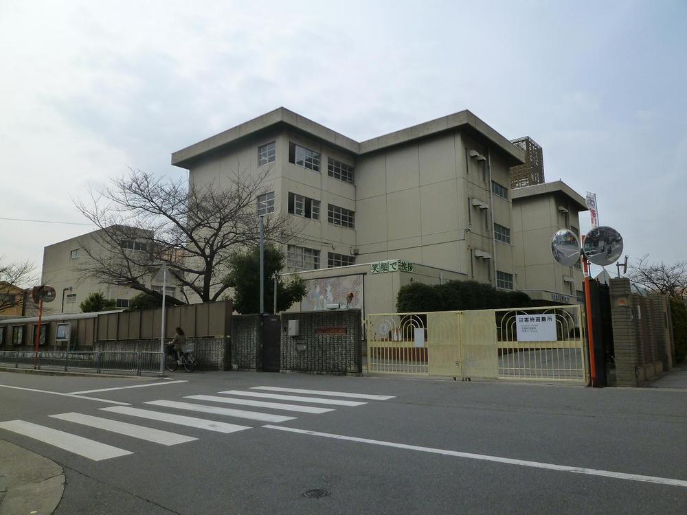 Junior high school. Neyagawa Municipal Tomoryo 岐中 to school 1281m