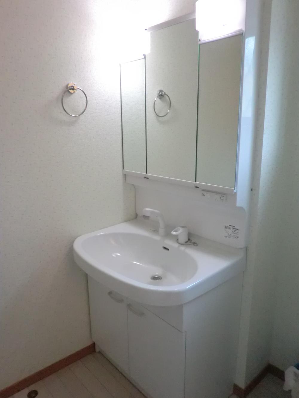 Other Equipment. Wash basin