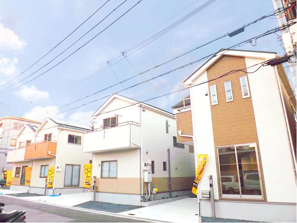 Local appearance photo. Local photos (streets) all 4 House! Zenteiminami direction ・ Parking two Allowed! It deals solar power house in the eco! There is also the southwest corner lot!