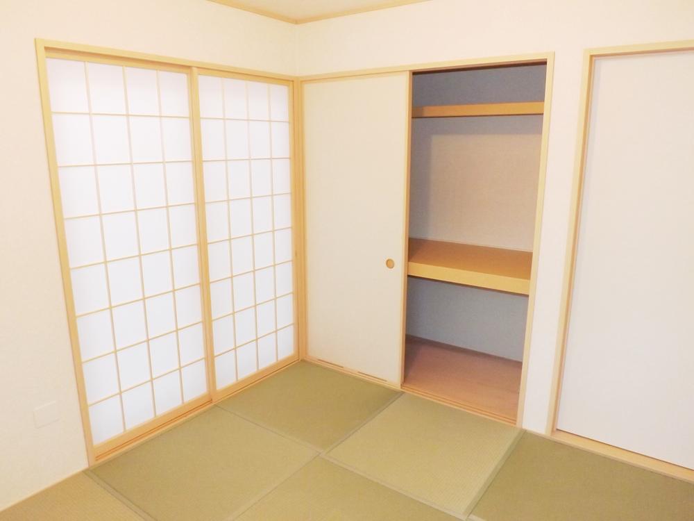 Non-living room. Local photos (Japanese-style)