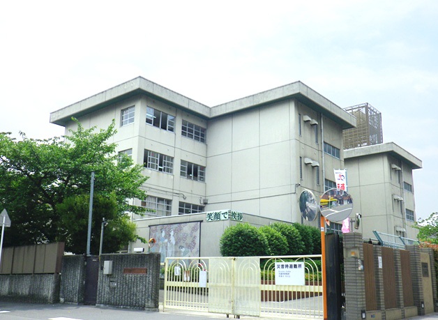 Junior high school. Neyagawa Municipal Tomoryo 岐中 1472m to school (junior high school)