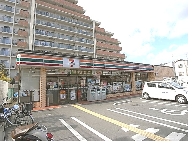 Convenience store. Seven-Eleven Neyagawa Kuroharashin the town store (convenience store) to 674m