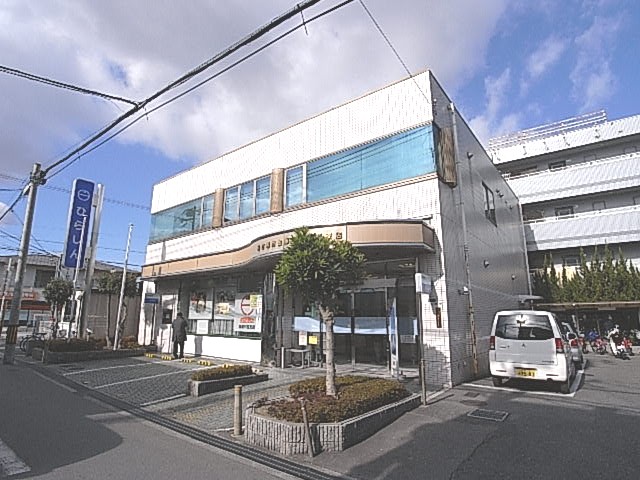 Bank. Hirakata credit union Neyagawa West Branch (Bank) to 906m