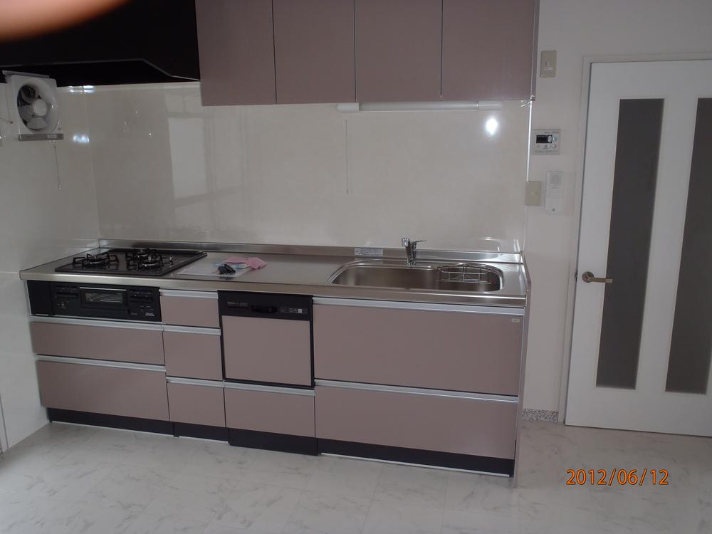 Kitchen. (After renovation) same specification. Property is present condition delivery. 