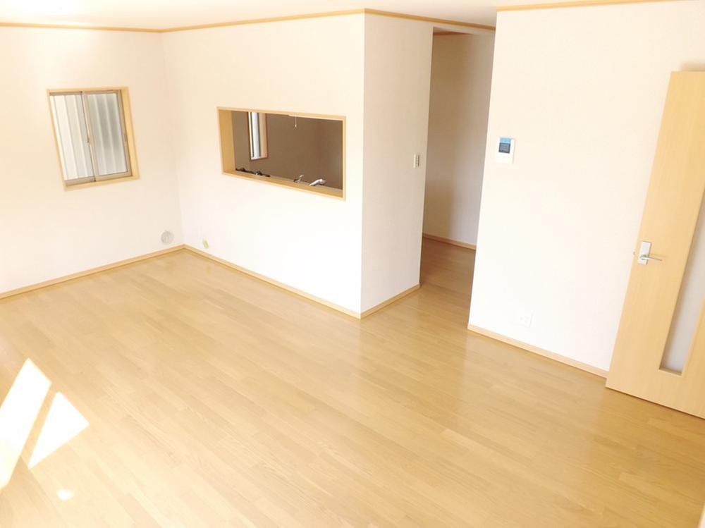 Same specifications photos (living)