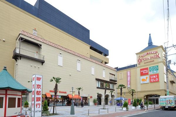 Shopping centre. 3150m complex shopping mall of the Opera Park until the Opera Park.