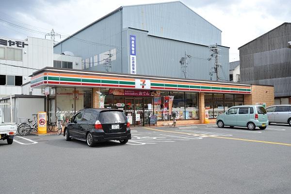 Convenience store. Seven-Eleven Kadoma Kishiwada 1-chome to 460m Seven-Eleven Kadoma Kishiwada 1-chome.