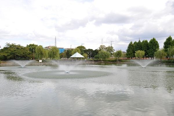 park. Adjacent to the 10m local to Benten Pond Park, About 3.5ha are water and green Benten Pond Park.