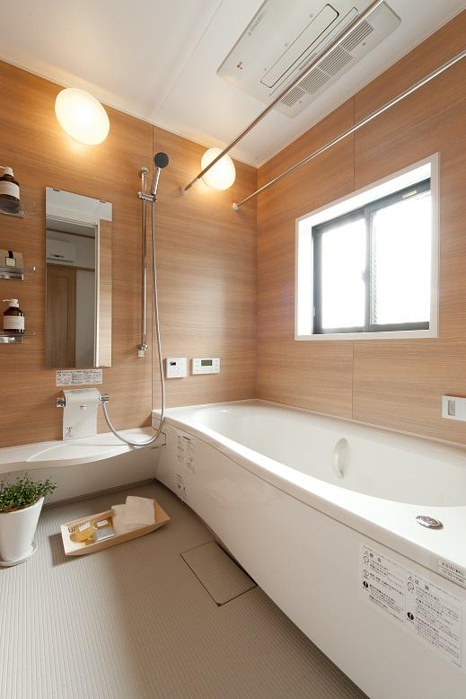 Bathroom. B-20 No. land bathroom