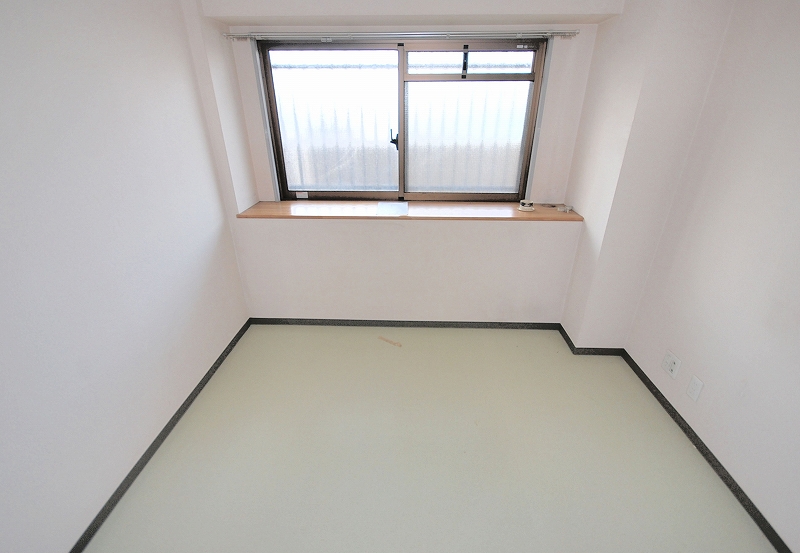Living and room. Western-style 4.9 Pledge