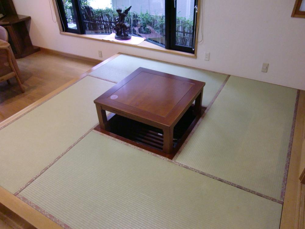 Other introspection. Tatami corner with a moat kotatsu