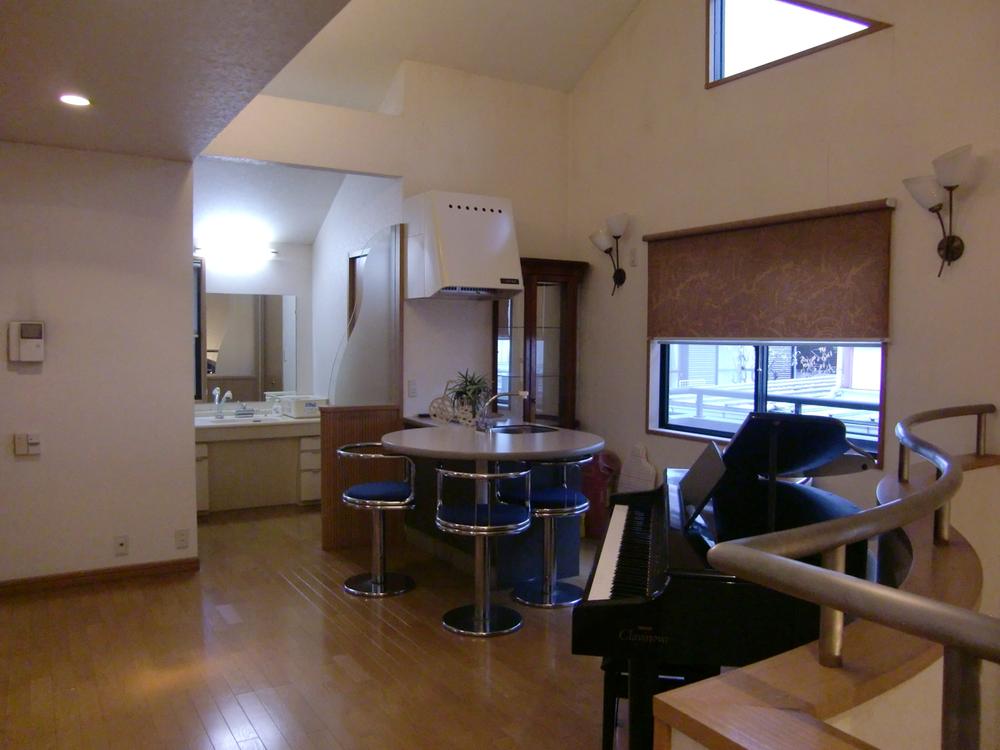 Other introspection. 2nd floor hall with mini-kitchen