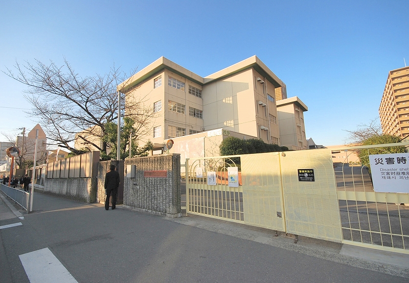 Junior high school. Neyagawa Municipal Tomoryo 岐中 1560m to school (junior high school)