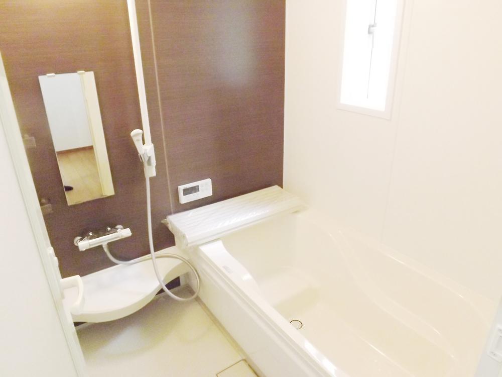 Bathroom. Local photo (bathroom) Bathroom heating dryer! Warm bath!