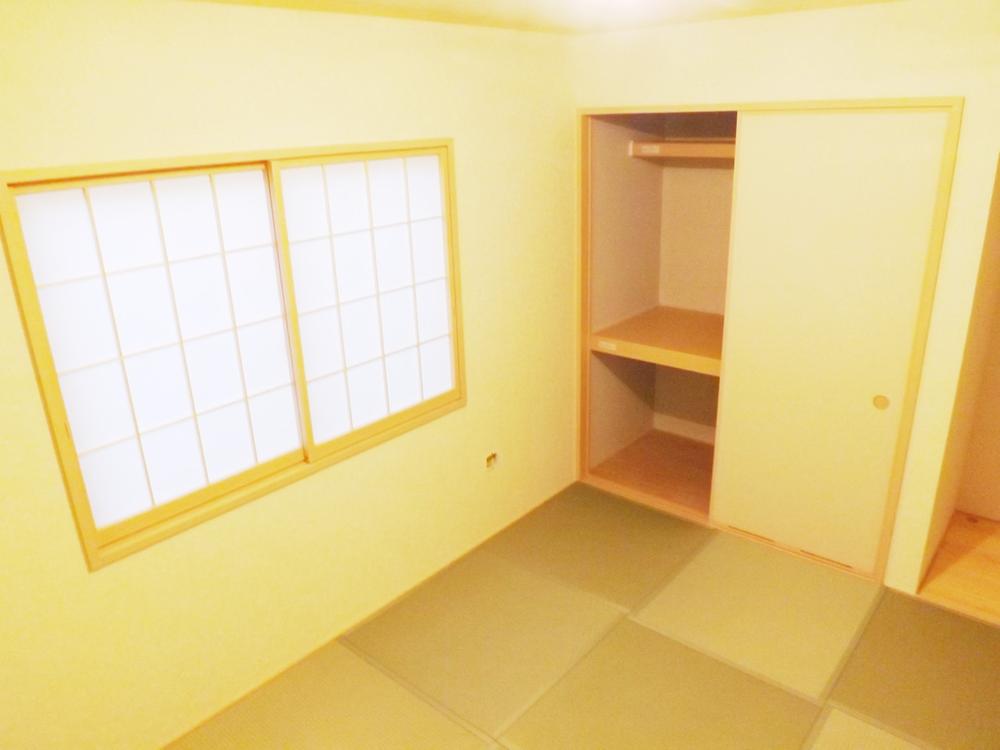 Non-living room. Local photos (Japanese-style)