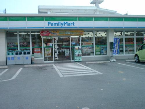 Convenience store. 418m to FamilyMart Shijonawate Kariyanishi the town shop