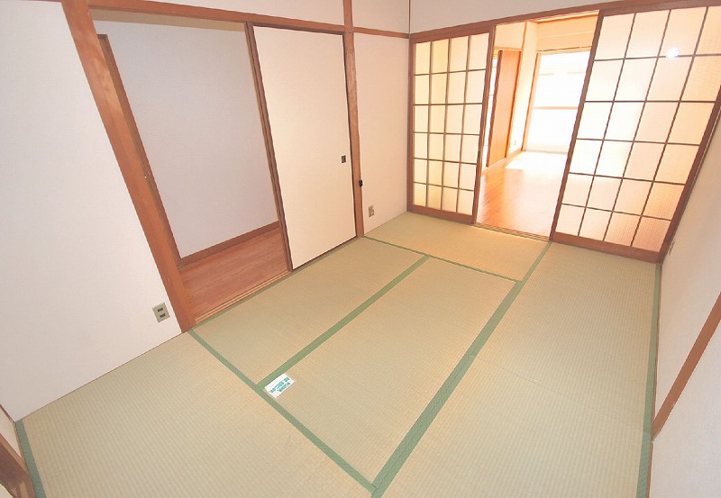 Other room space. Tatami is also very beautiful.