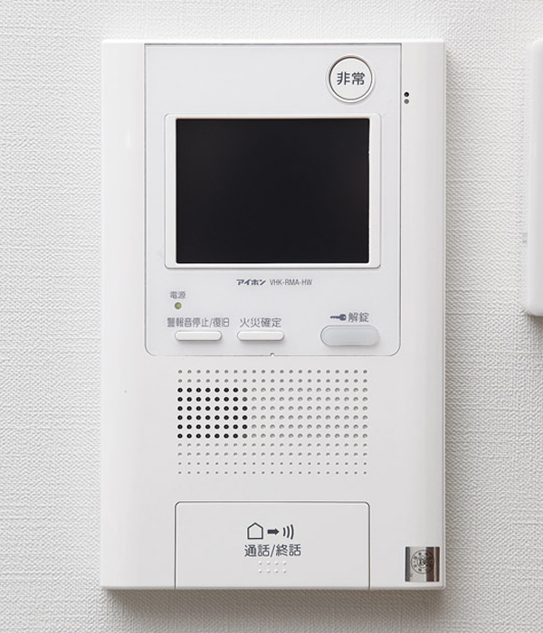 Security.  [Hands-free intercom with color monitor] Set up a hands-free type of intercom with color monitor in the dwelling unit. You can unlock the entrance of visitors from the check with the video and audio (same specifications)