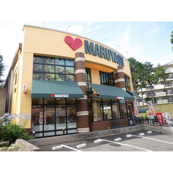 Supermarket. 736m to Super Maruyasu Naritaminami store (Super)