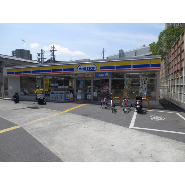 Convenience store. MINISTOP Neyagawa Mitsuiminami Machiten up (convenience store) 141m