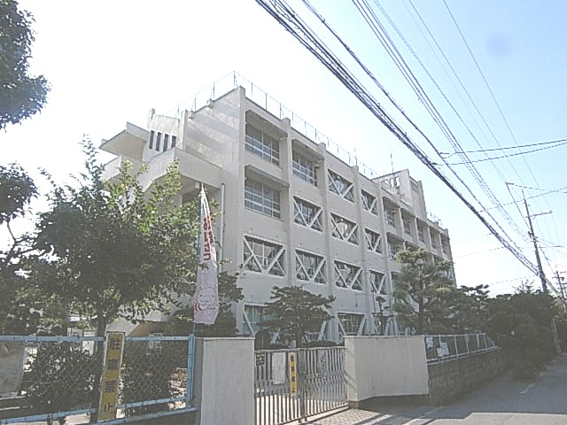 Primary school. 884m to Neyagawa Municipal Kiya elementary school (elementary school)