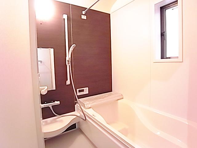 Same specifications photo (bathroom). Spacious bathroom that can be bathing with children
