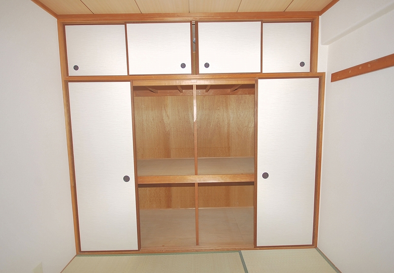 Living and room. Japanese-style room 6 quires