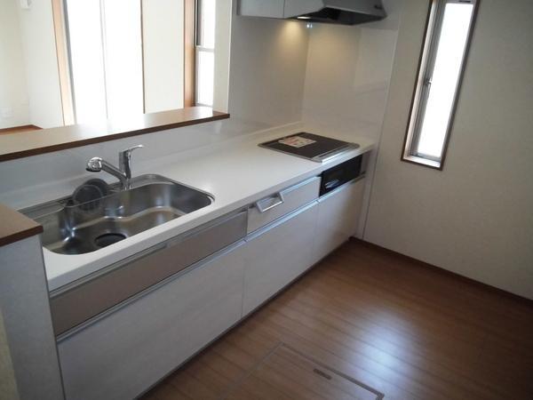 Same specifications photo (kitchen). Face-to-face kitchen that can feel your family familiar