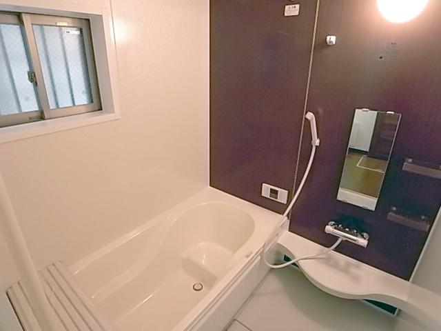Same specifications photo (bathroom). With bathroom heating dryer Spacious bathroom
