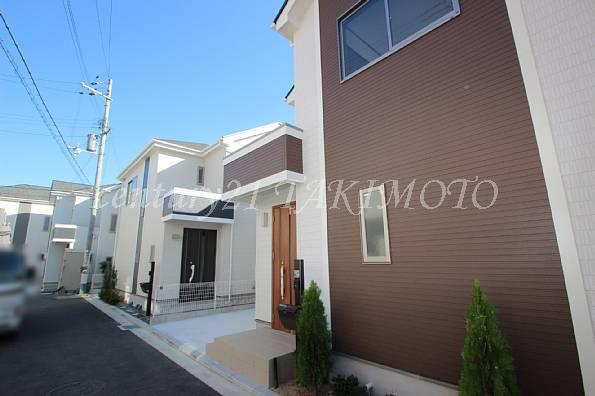 Sale already cityscape photo. Because the large subdivision of all 20 compartments, It is safe before the road even just your neighborhood's!