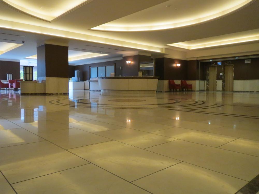 Entrance. Common areas