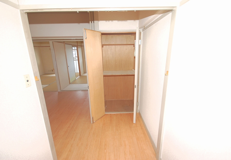Receipt. Corridor ・ Receipt