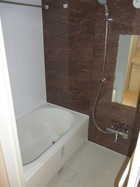 Bath. High temperature difference Yushiki bus