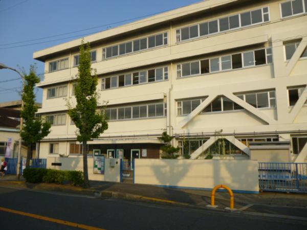 Primary school. Kida to elementary school 740m