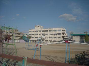 Primary school. Neyagawa Municipal Kiya to elementary school 170m