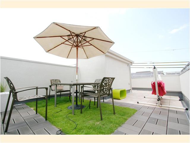 Garden.  [Model house roof garden] Big Town of all 74 compartments, Two plans to choose the "rooftop garden" of "solar power" is attractive.  We can enjoy the open feeling of the sky near the rooftop garden unique.  Rooftop (November 2013) Shooting